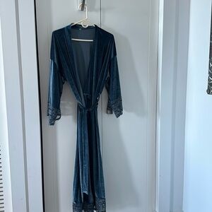 Velvet long bridal robe